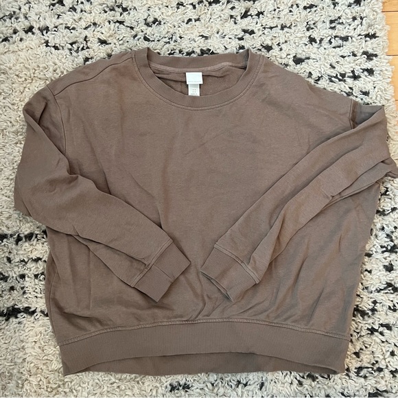 H&M‎ Taupe Crewneck Sweater - Picture 1 of 4